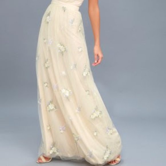 Lulu's Embroidered Cream MaxiDress - for Wedding Rehearsal or Engagement photos! - Picture 2 of 7